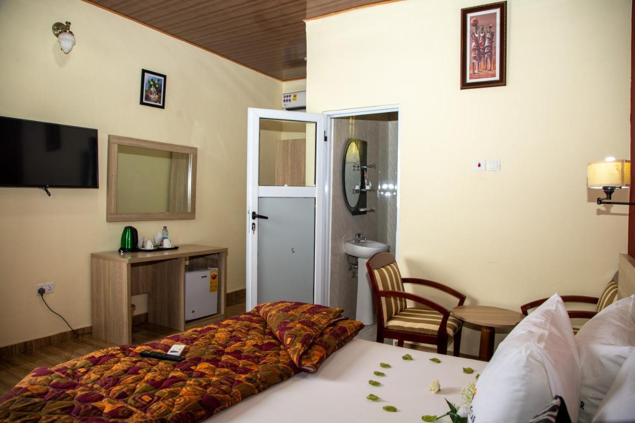 Grand Star Hotel North Legon ภายนอก รูปภาพ