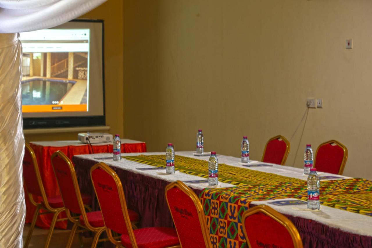 Grand Star Hotel North Legon ภายนอก รูปภาพ