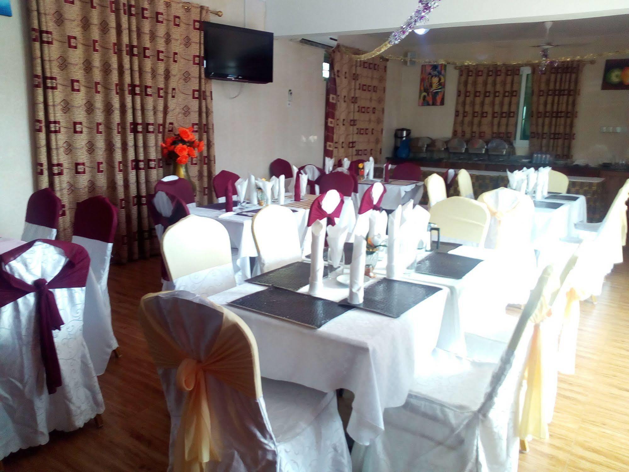 Grand Star Hotel North Legon ภายนอก รูปภาพ