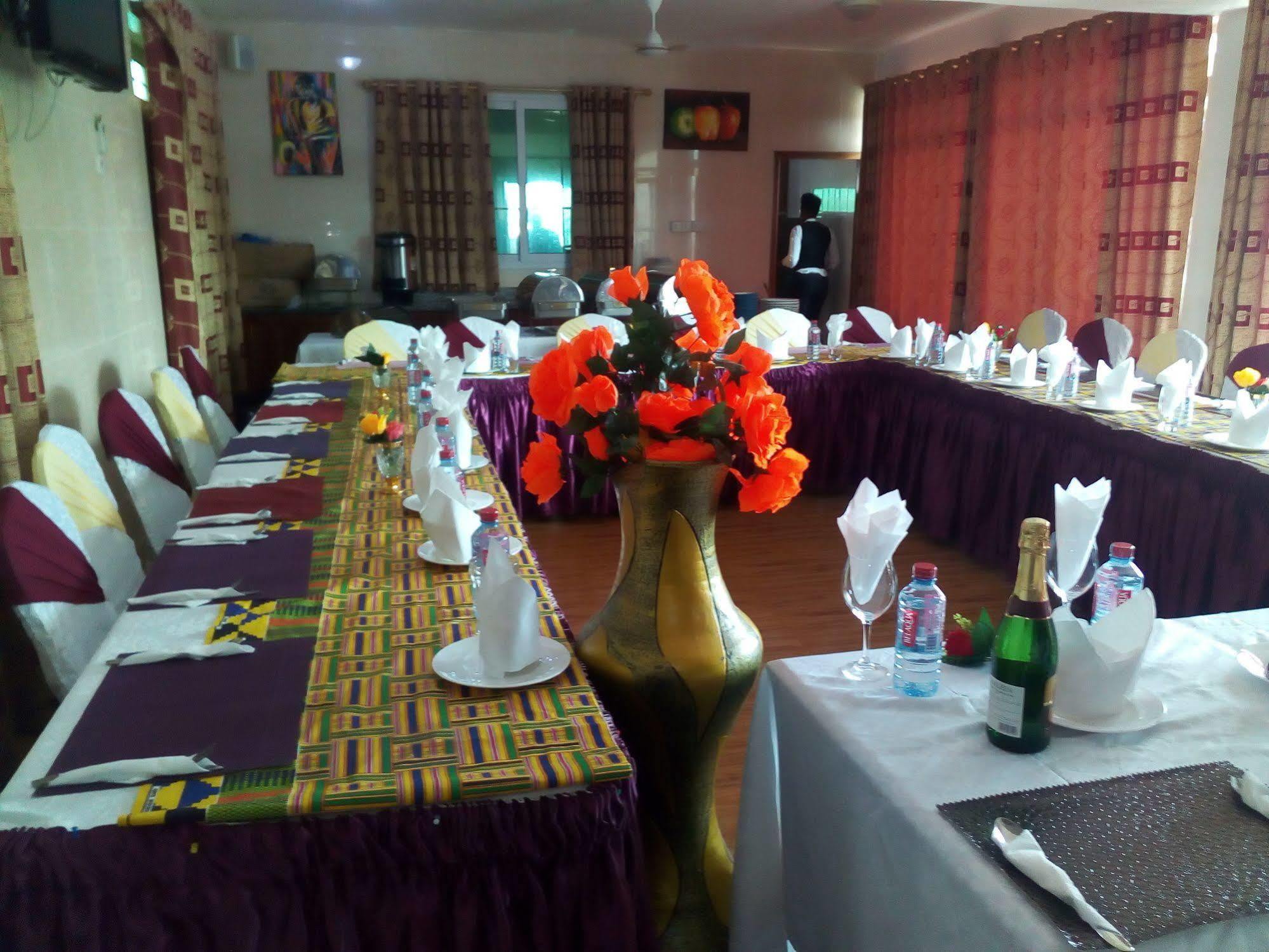 Grand Star Hotel North Legon ภายนอก รูปภาพ