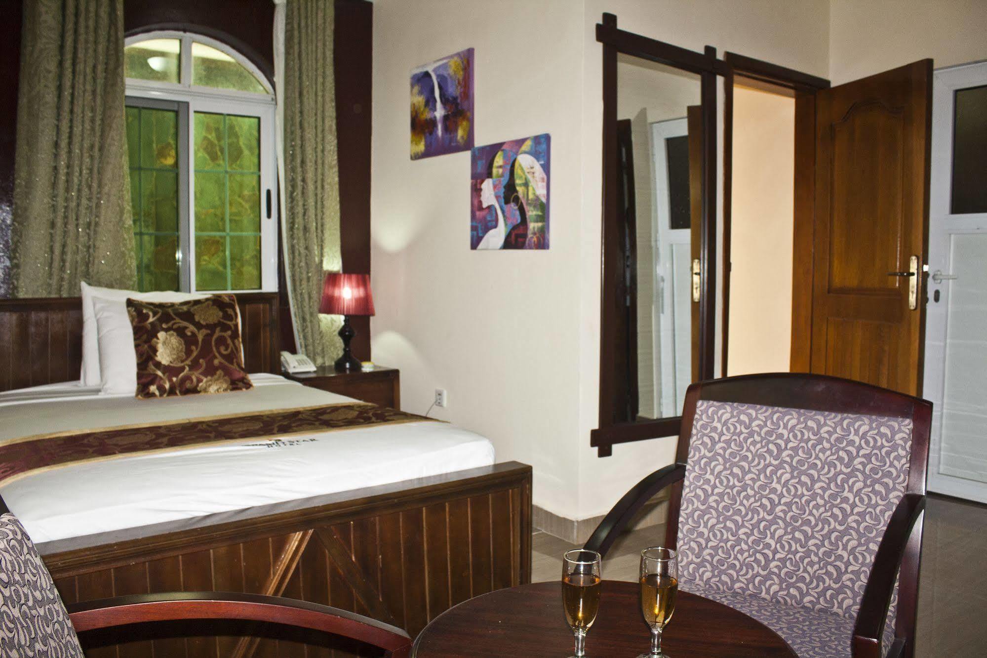 Grand Star Hotel North Legon ภายนอก รูปภาพ