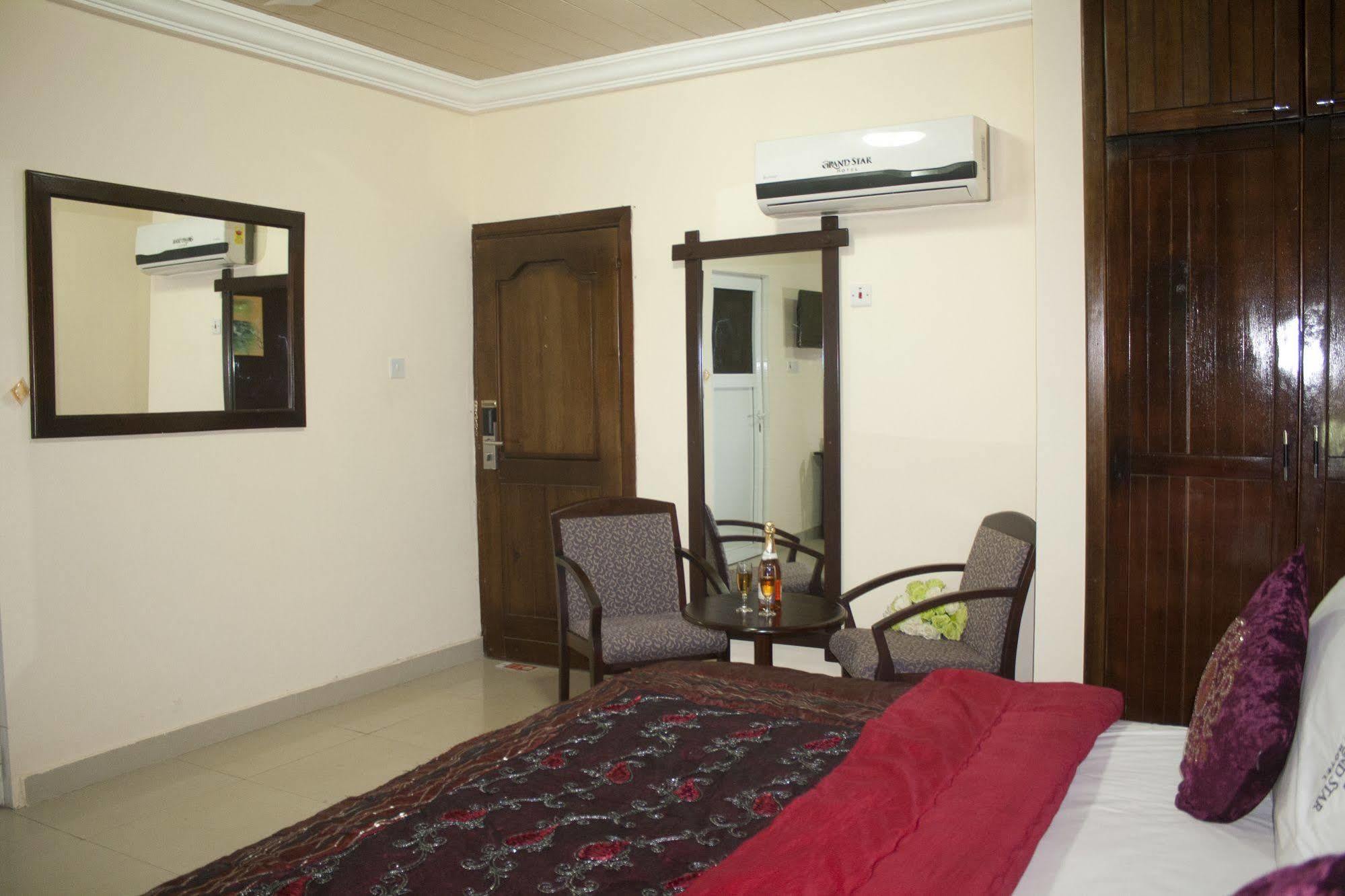 Grand Star Hotel North Legon ภายนอก รูปภาพ